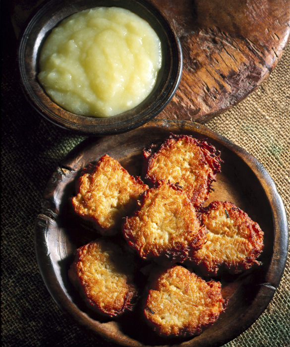 26515-2-make-latkes.jpg