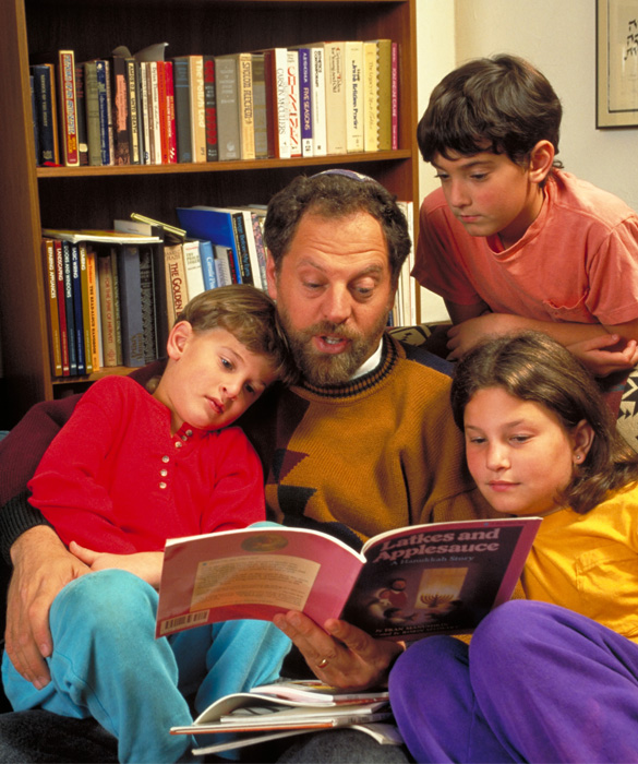 26522-7-tell-the-hanukkah-story.jpg