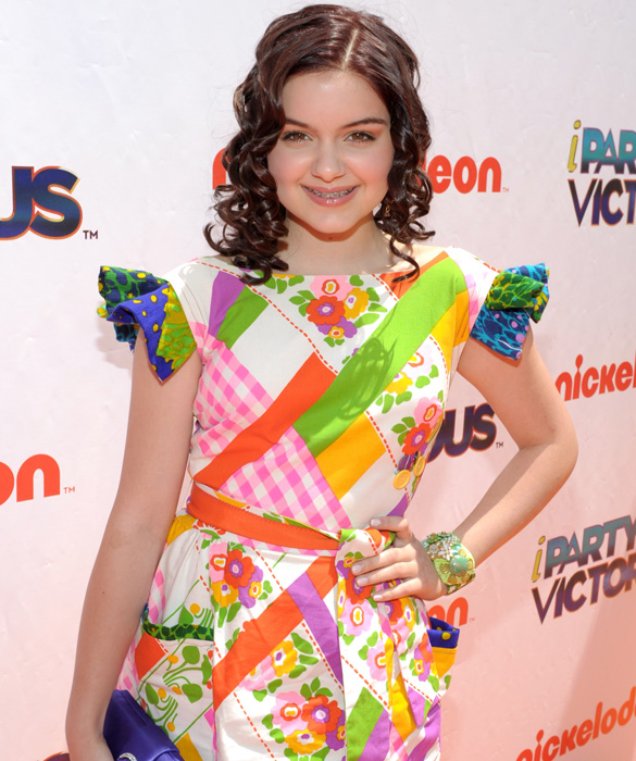 Nickelodeon "iParty With Victorious" Premiere - Orange Carpet