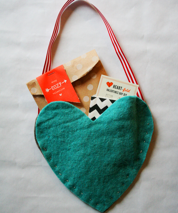 33576-heart-messenger-bag.jpg