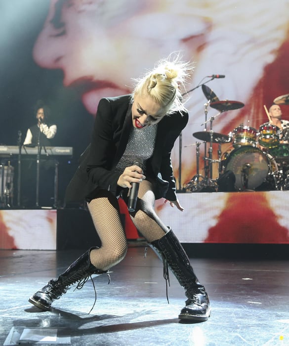 42955-celebrity-mom-style-gwen-stefani-3c.jpg