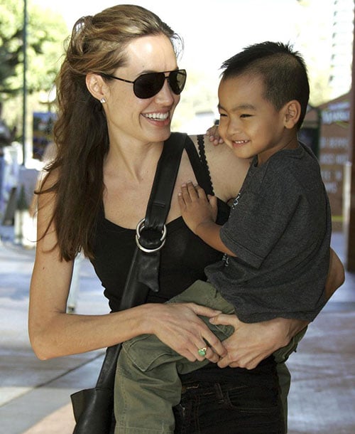 57540-2005-4622pcn_jolie01.jpg