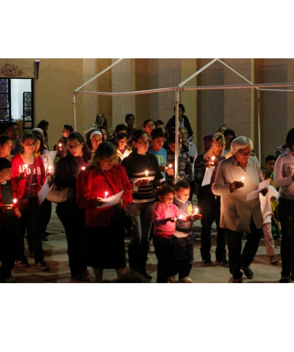 58472-04-posadas-candle.jpg