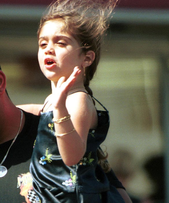 5922-2000_ffn_madonna_pregnant_15_071100jpg_29796.jpg