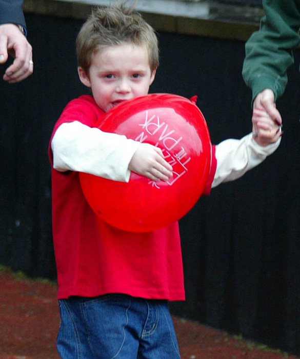 5934-2003_15601m_beckham_v_b_gr_05.jpg
