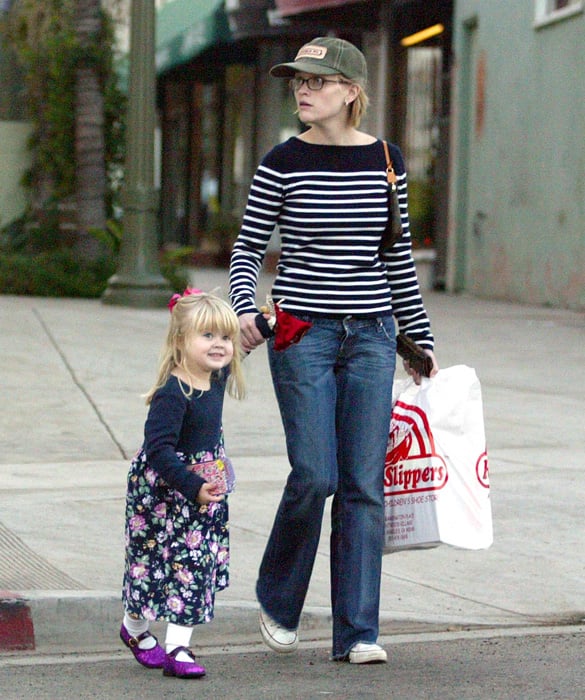 5956-2003_ffn_witherspoon_reese_4_011303jpg_95675.jpg
