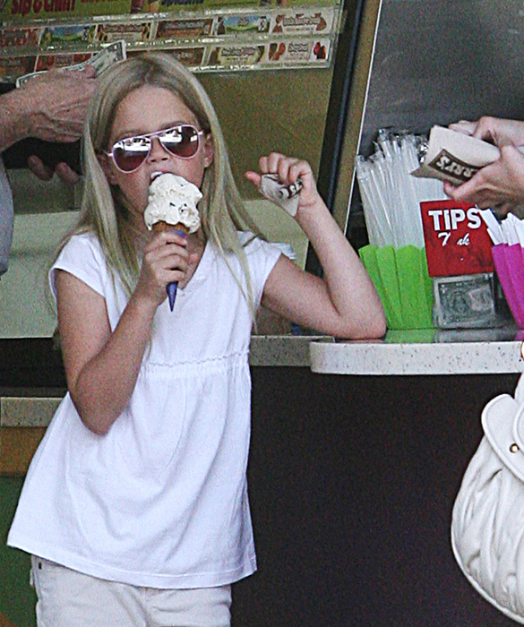 5960-2007_ffn_witherspoon_reese_fp_12_062207jpg_787662.jpg