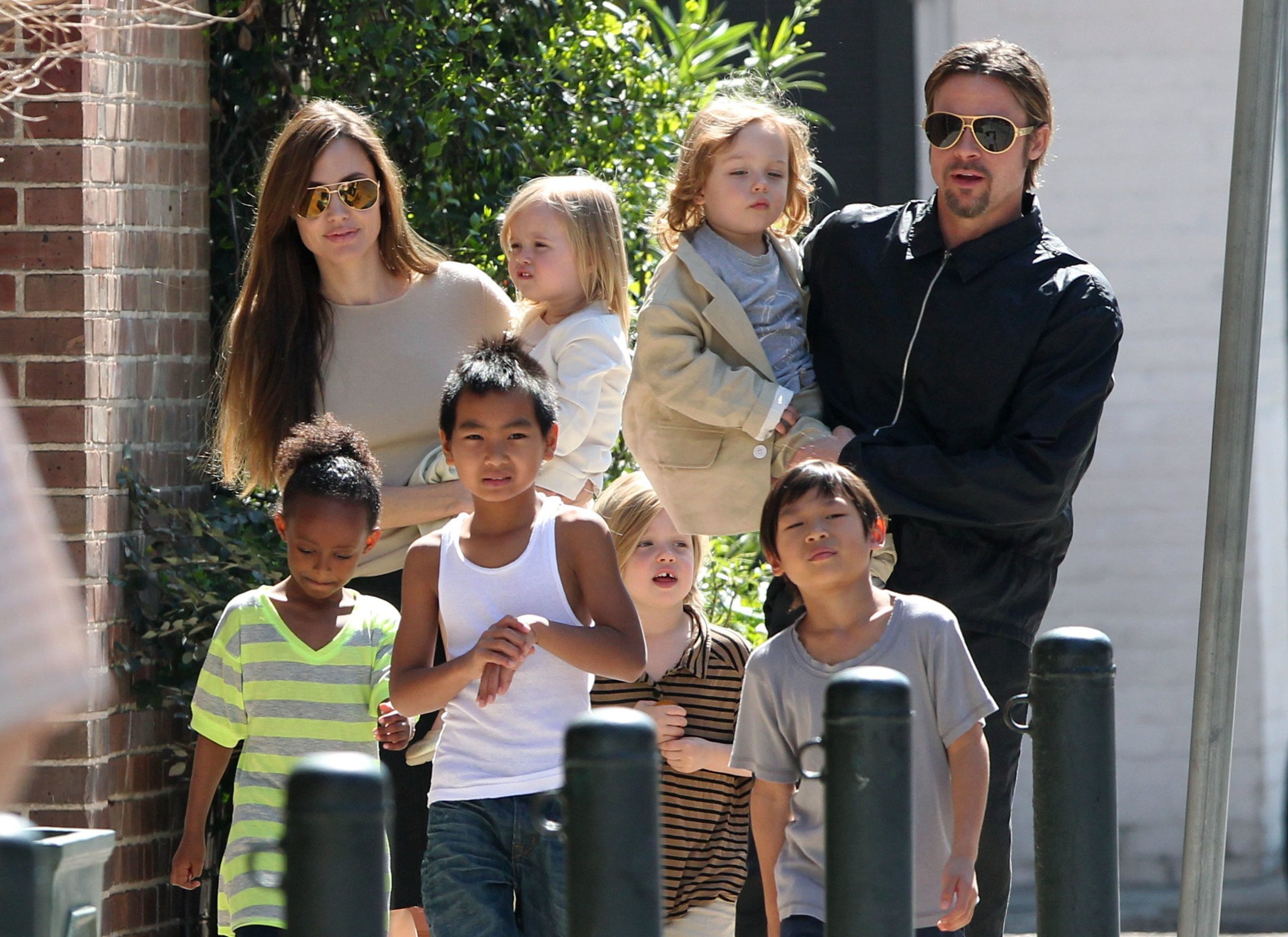 6074-the-jolie-pitt-family-outing-in-new-orleans-1.jpg