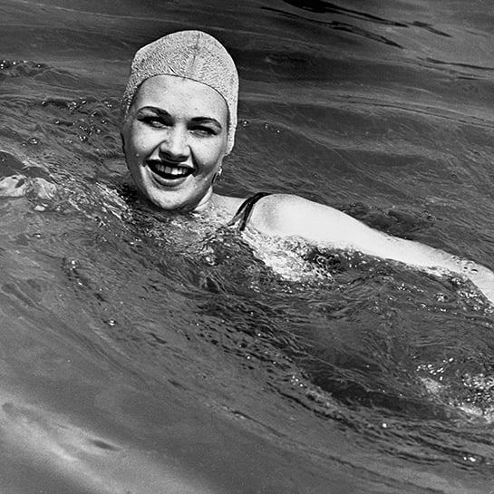 74985-5-vintage-woman-pool.jpg