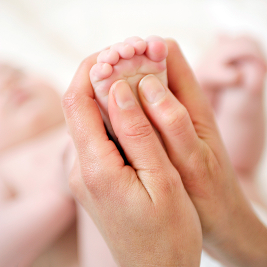 75654-2-baby-massage-foot.jpg