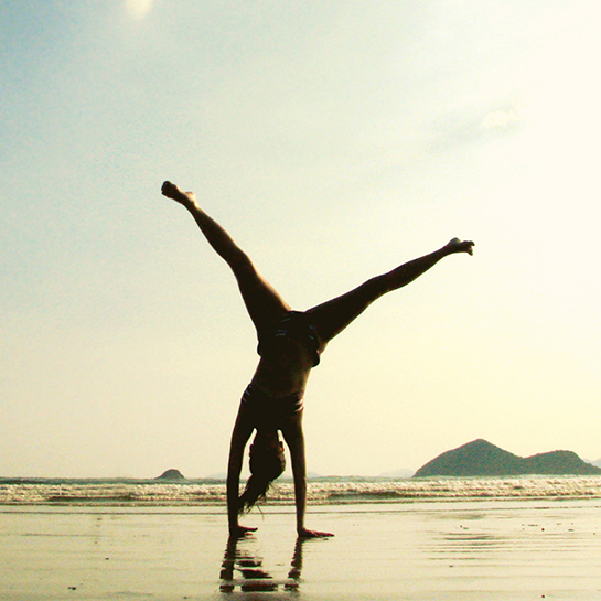 76406-1-woman-handstand.jpg 76406-1-woman-handstand.jpg