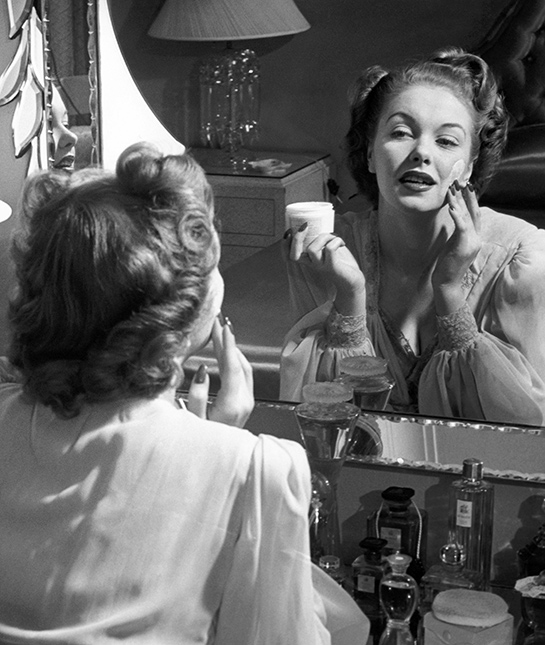 79636-mom_skin-myths_01_oil-shortage_getty_53272476.jpg