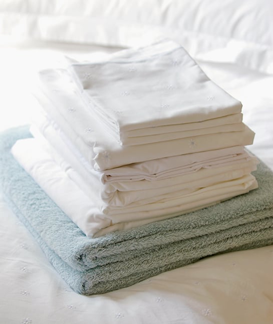 82403-2-tidy-up-clean-sheets-guest-party-holidays-overnight.jpg