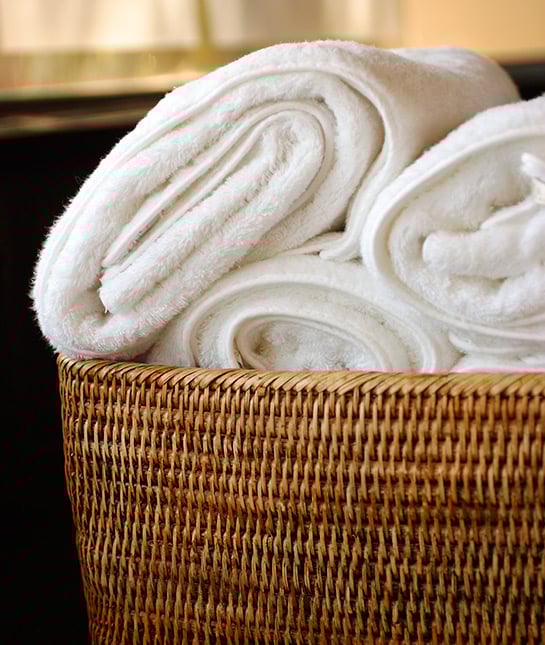 82404-5-clean-linens-guests-towels-holidays-overnight-welcoming.jpg