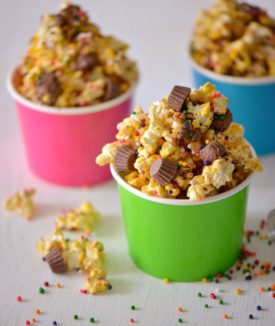 82418-reeses-peanut-butter-chocolate-marshmallow-popcorn.jpg