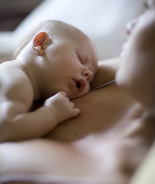 82677-7-bonding-sleeping-baby-skin-newborn-mother-chest-sleeping.jpg