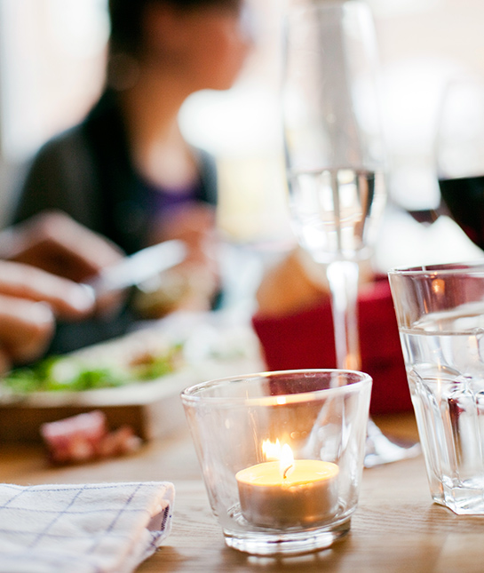 82803-3-dinner-scheduled-bonding-family-time-candles.jpg
