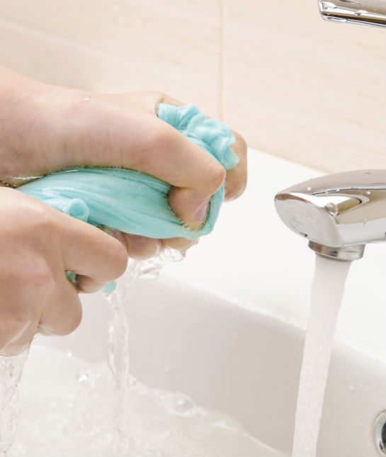 83081-cleaning-clothes-sink.jpg