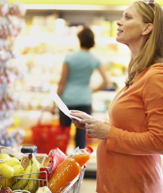 83175-pregnant-woman-grocery-shopping.jpg