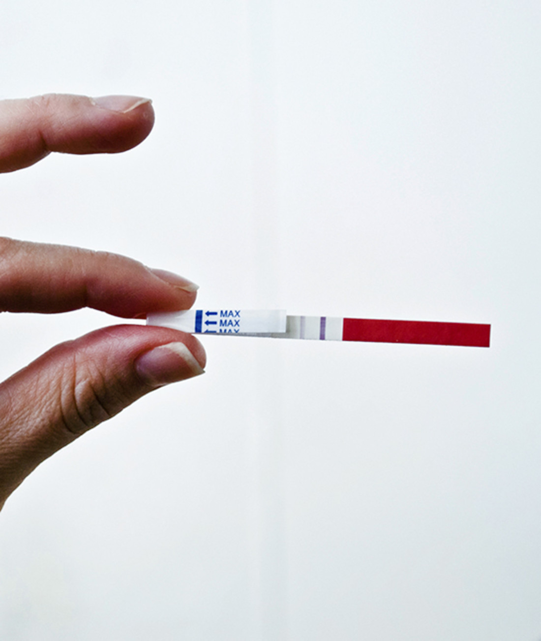84256-5-ovulation-test-strip-measure.jpg