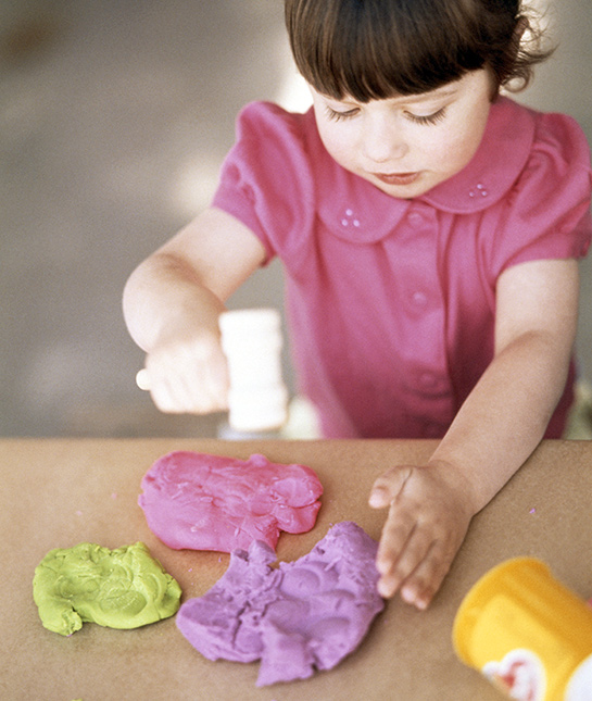 87389-mom_toysannoyparents_10_playdough_getty_10146974.jpg