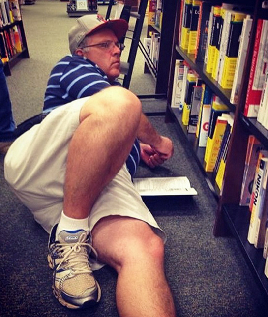 89634-book-browsing.jpg 89634-book-browsing.jpg