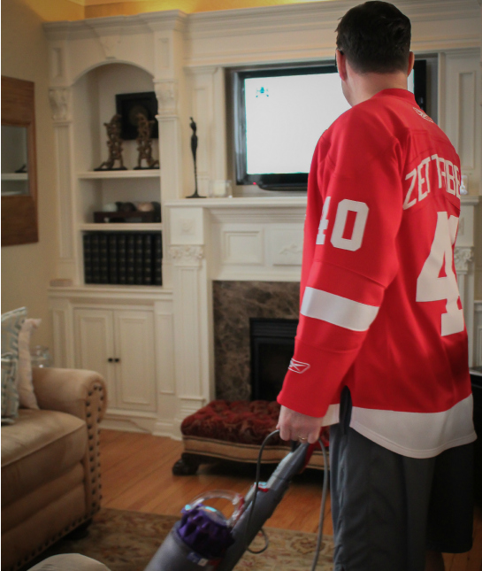 89840-dad-factor-vaccuming.jpg
