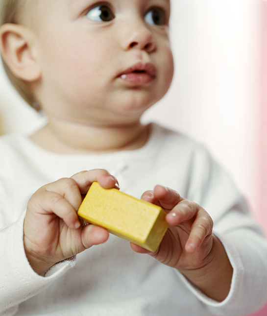 89854-mom_baby-development-games_07_blocks_getty_501847713.jpg