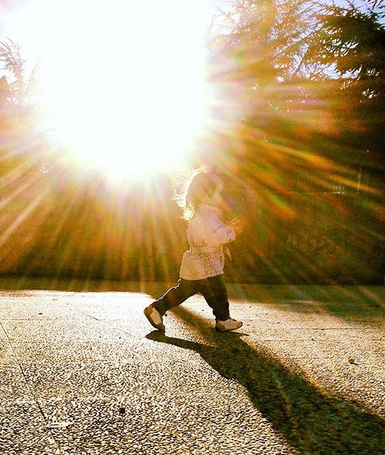 90136-6-baby-walking-outside.jpg