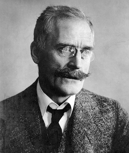 90233-mom_sleep-101_13_knut-hamsun_getty_3247113.jpg