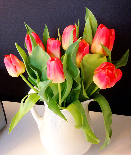91970-moms_be-guest-ready_04_flowers_twenty20_2f488348-c59b-4ff3.jpg