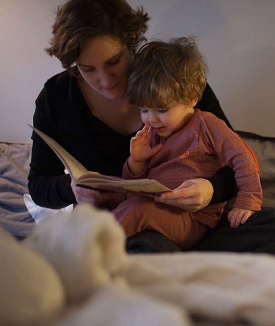 95235-2_family-reading.jpg