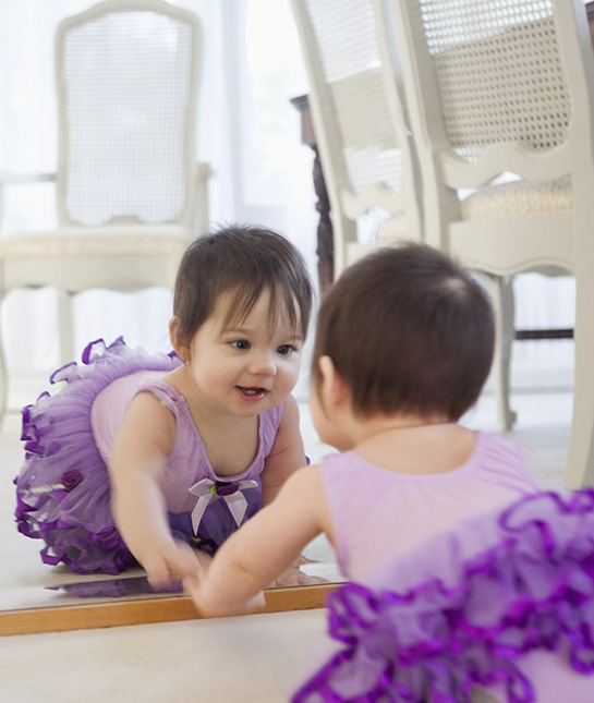 98885-8-baby-in-mirror.jpg 98885-8-baby-in-mirror.jpg
