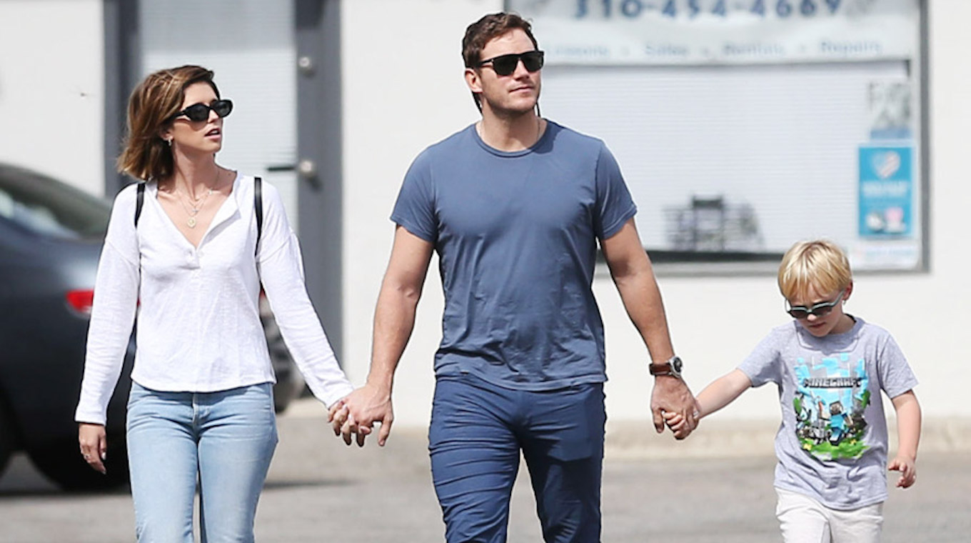 Katherine Schwarzenegger, Chris Pratt And His Son Jack Pratt Strolling In Pacific Palisades