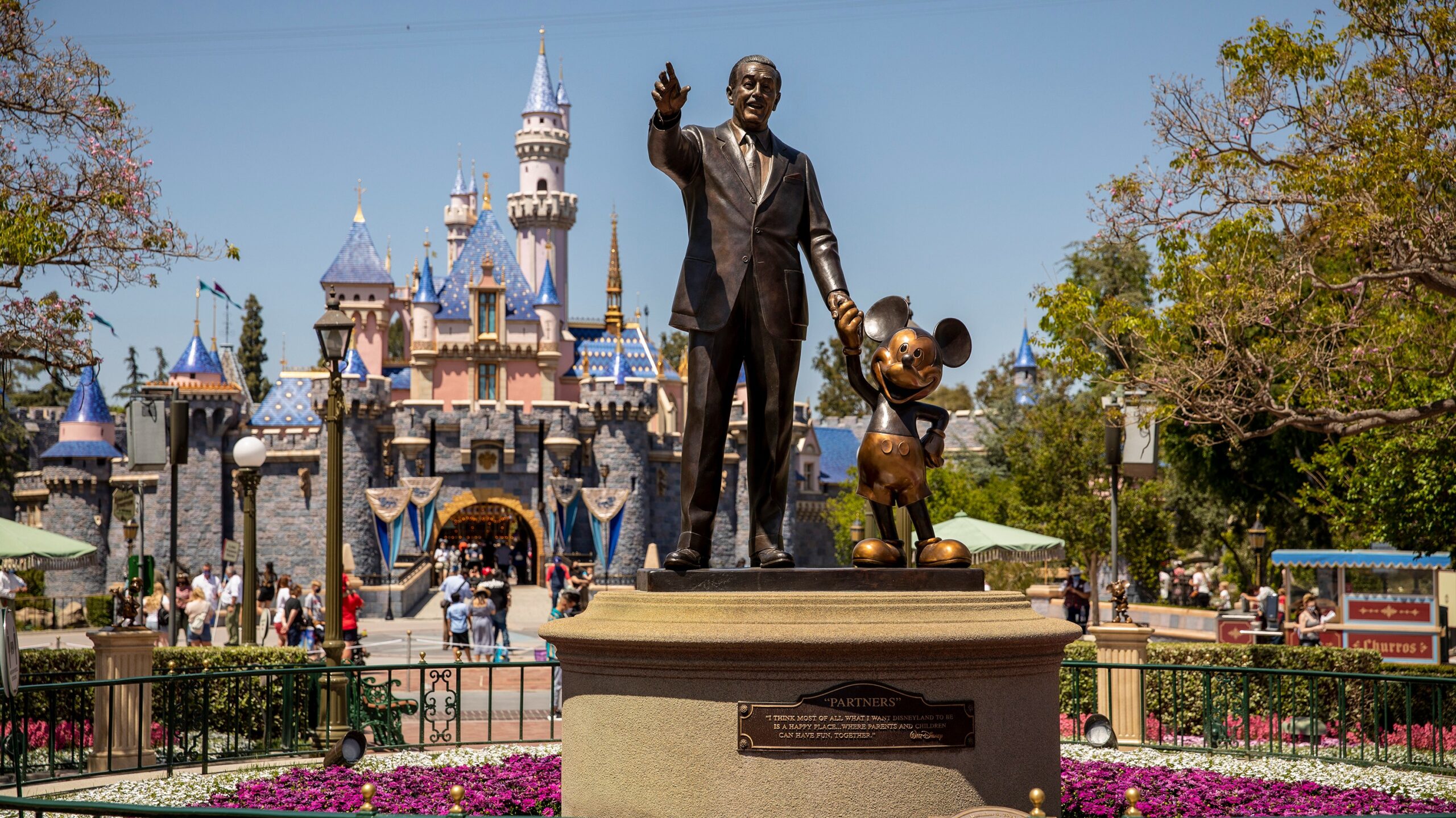 TRV-DISNEYLAND-PASSHOLDERS-LAWSUIT-LA