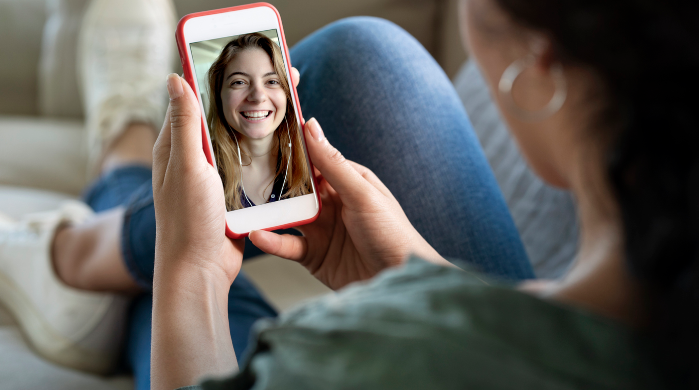 Teens_facetiming.png
