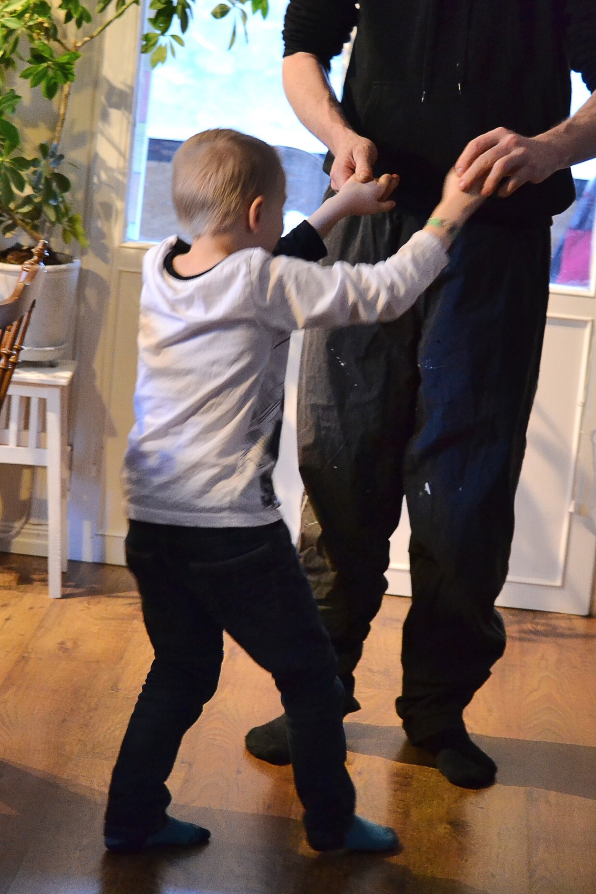 boy-dancing-with-his-father_t20_pYa92N.jpg