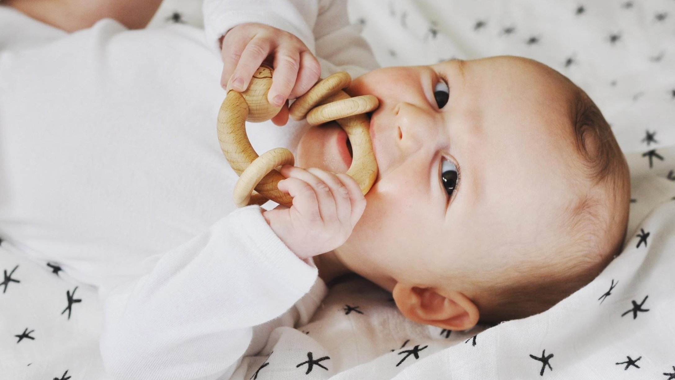 breastfeeding-teething-featured