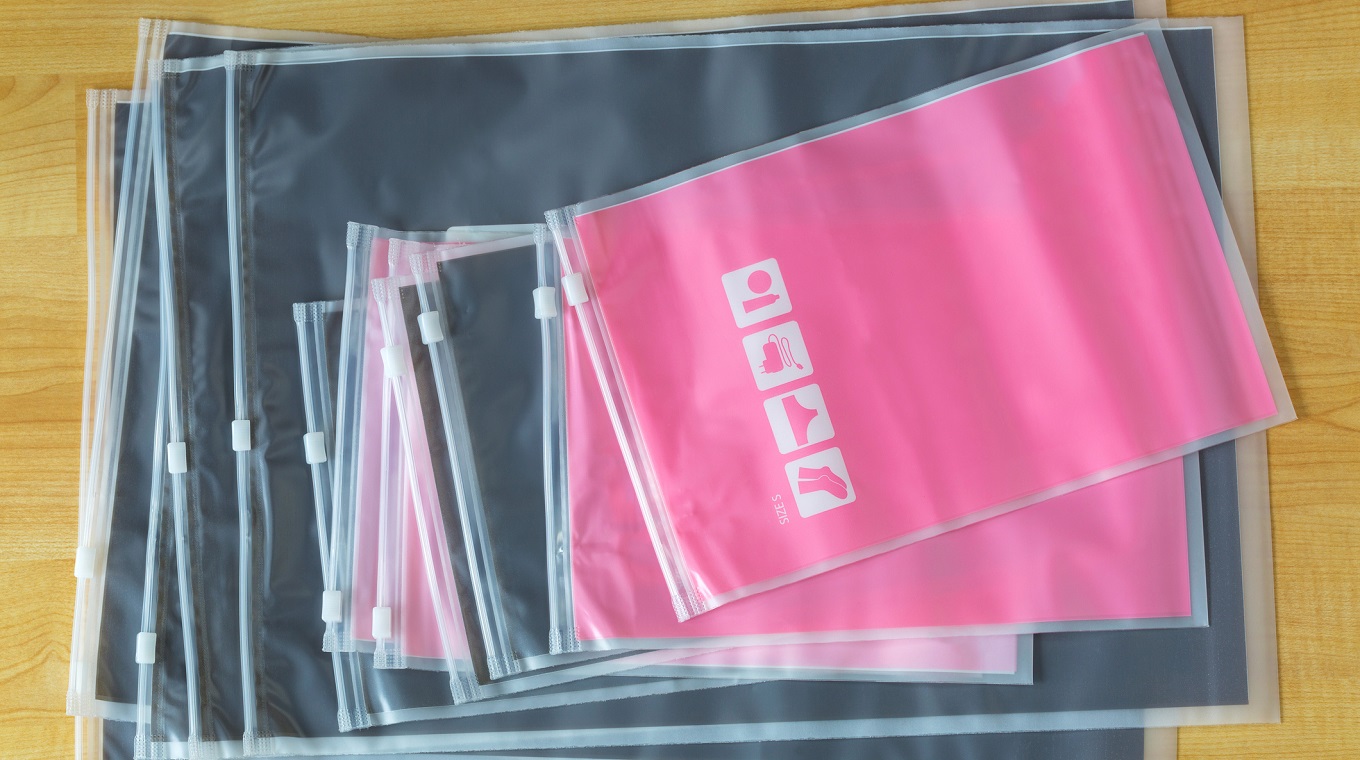Matte plastic zipper, re-sealable travel bags to store socks, underwear, electronic gadgets, cosmetics