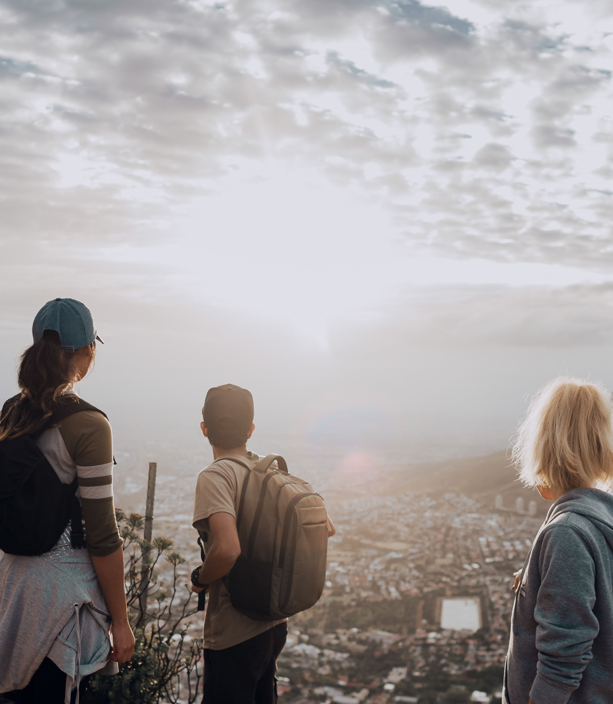friends-overlooking-city-view-at-sunrise_t20_YV6E00.jpg
