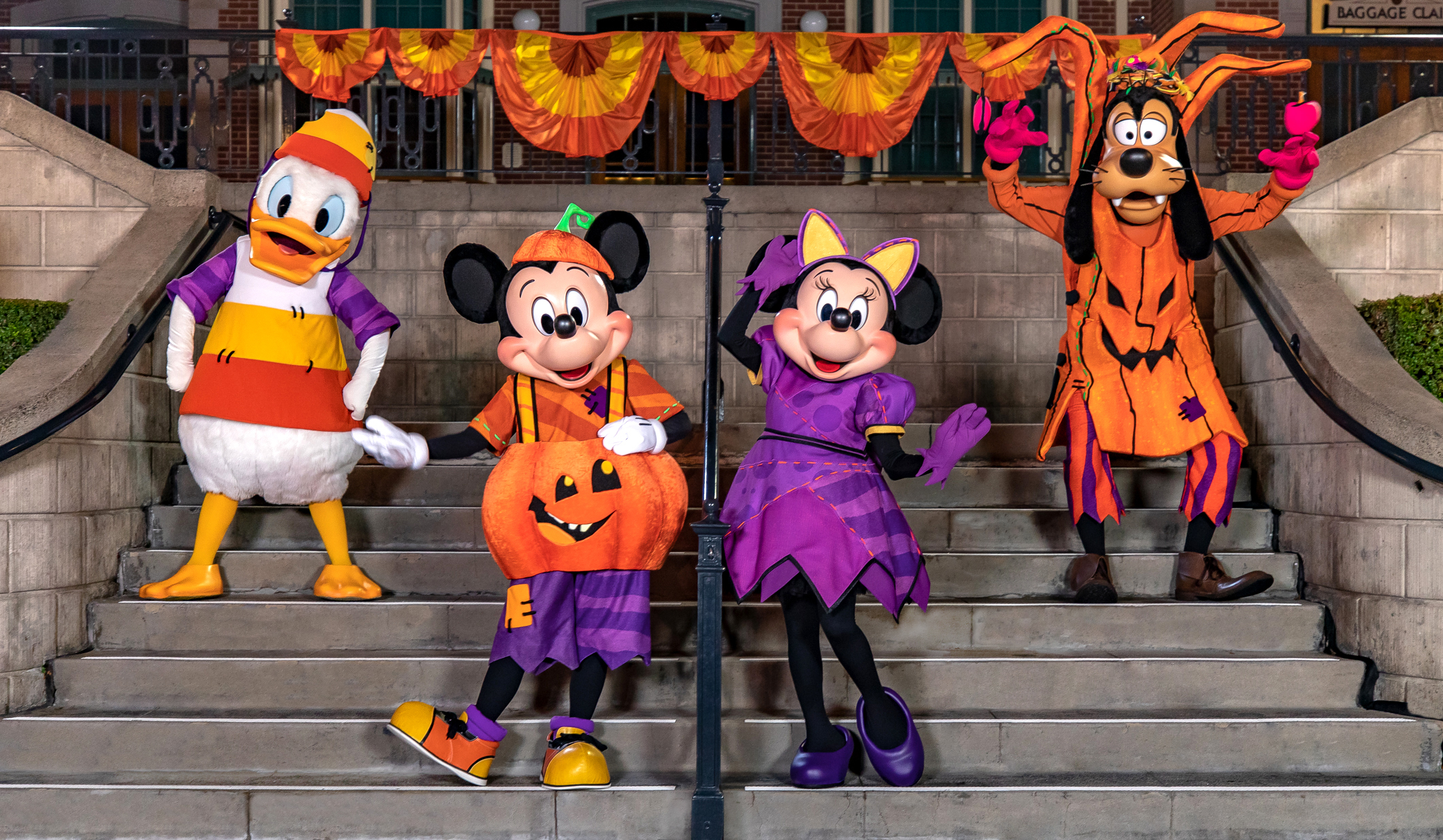 Halloween Time at Disneyland Resort Ñ Mickey Mouse, Minnie Mouse and Pals Debut New Halloween Attire