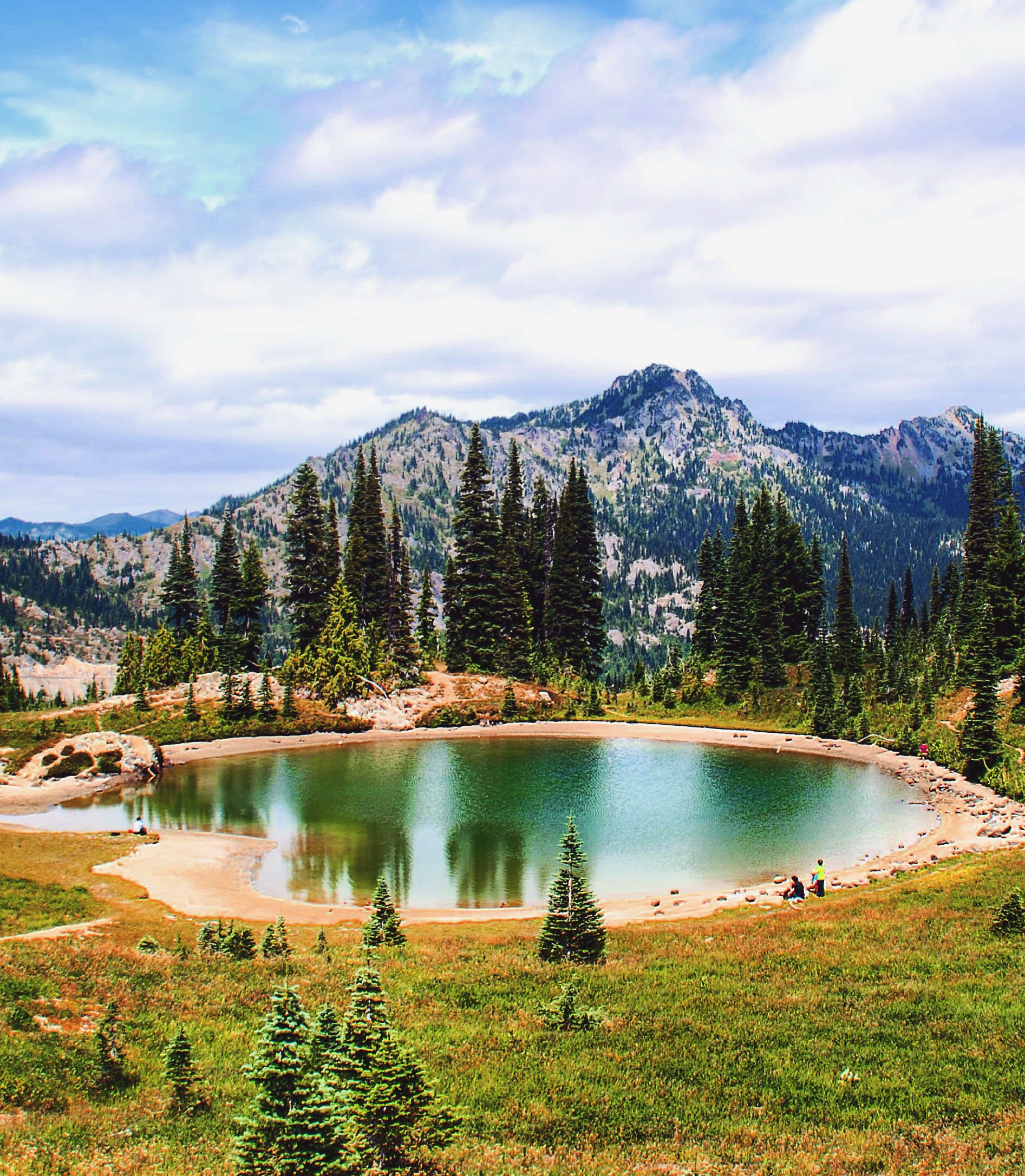 hiking-in-and-around-mount-rainier-nice-spot-to-cool-down-and-take-in-the-world_t20_Zz3kPb.jpg
