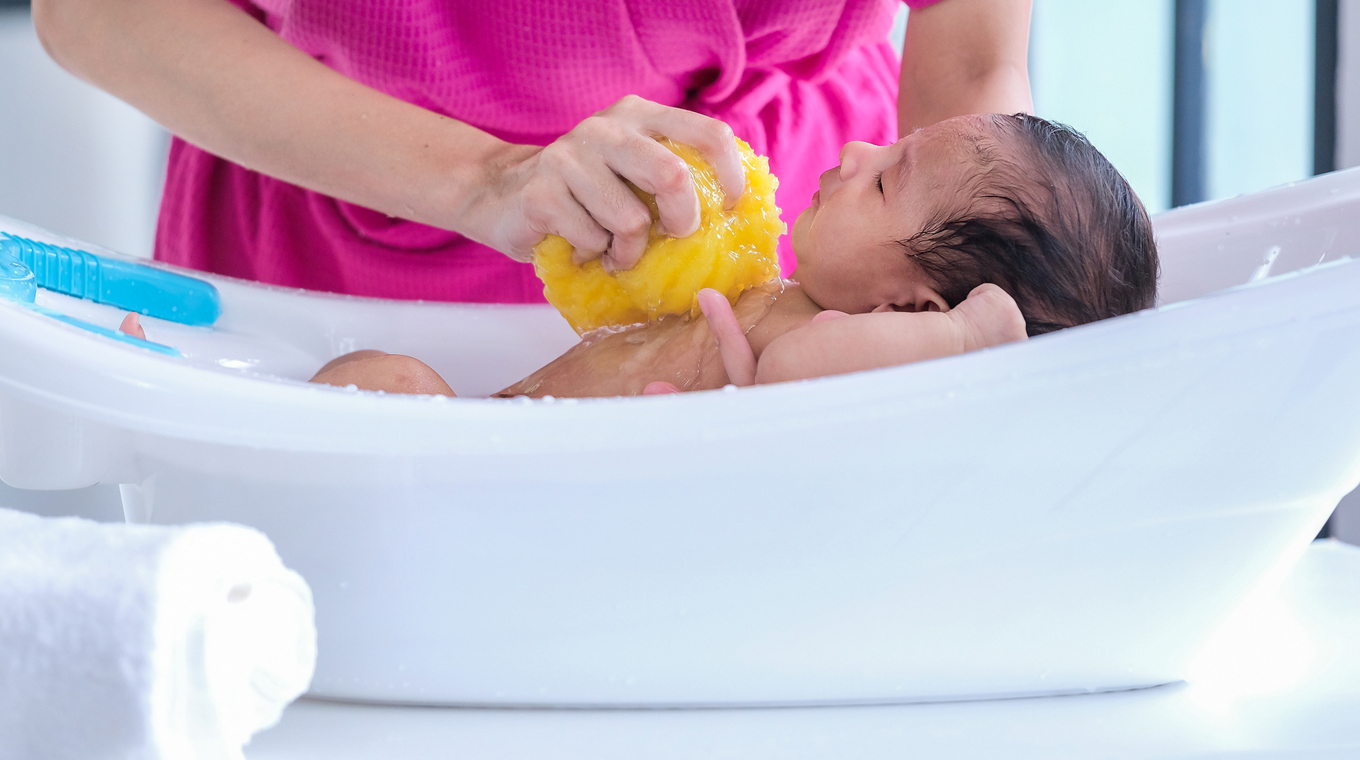 how-to-bathe-a-baby-1.jpg
