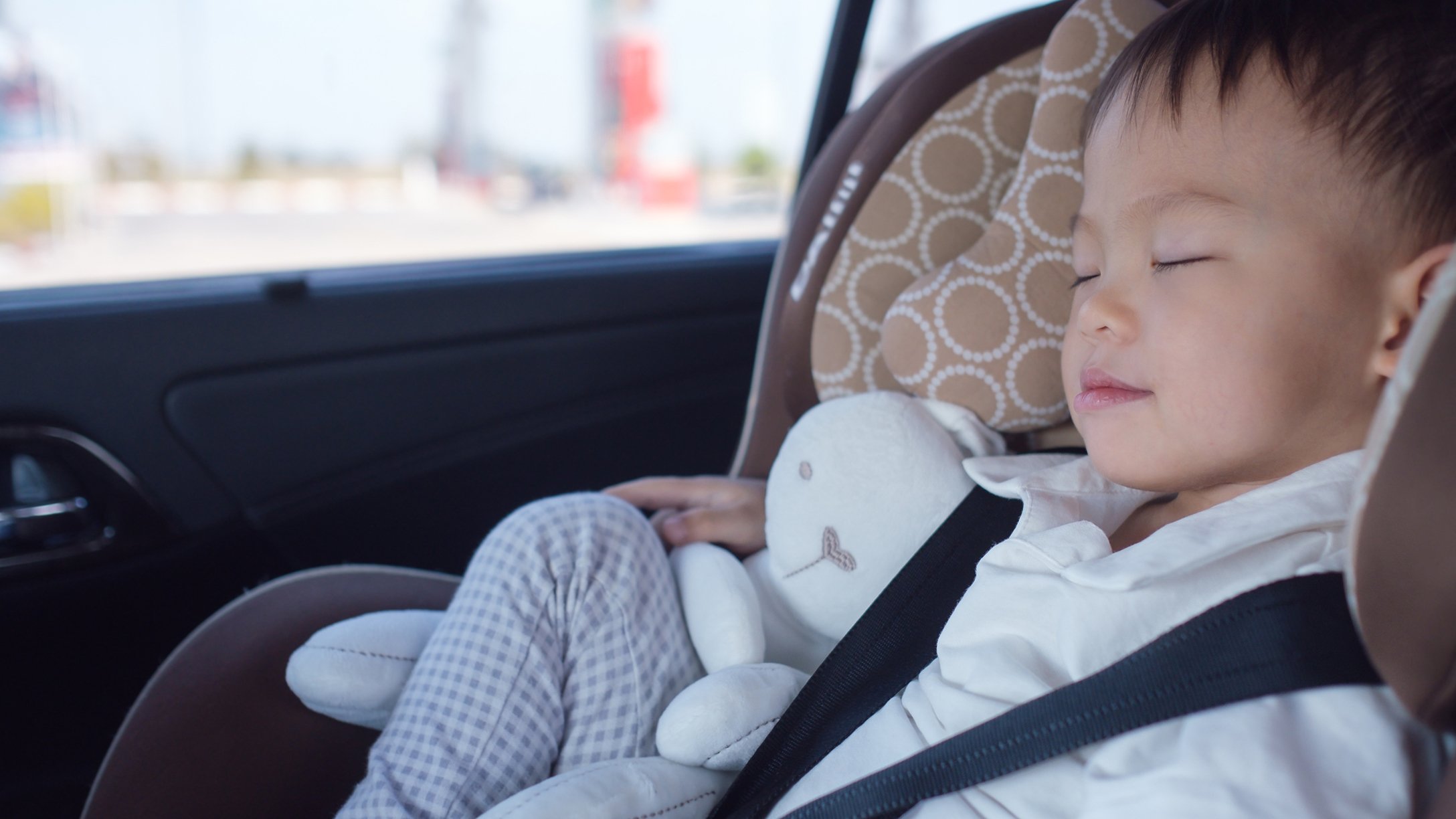how-to-clean-car-seats-featured