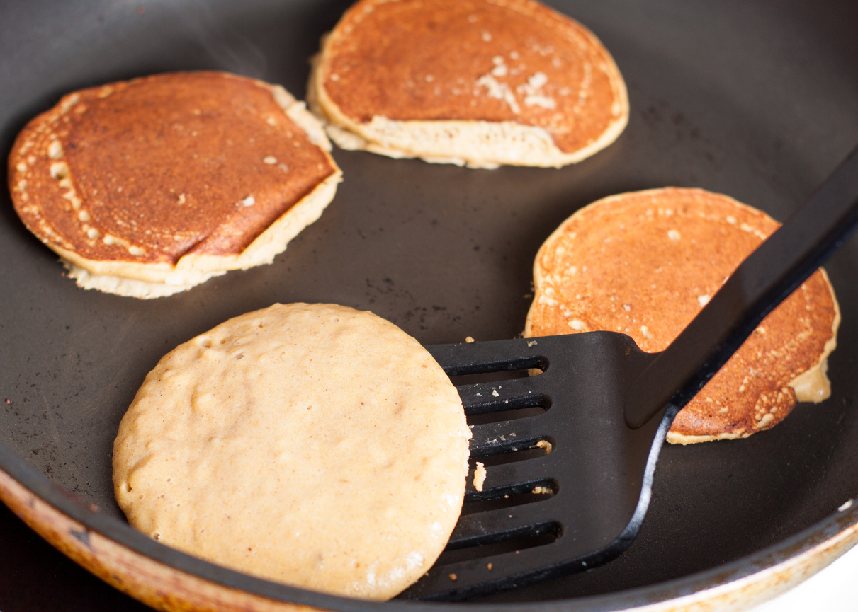 Cooking of paleo apple-cinnamon pancakes