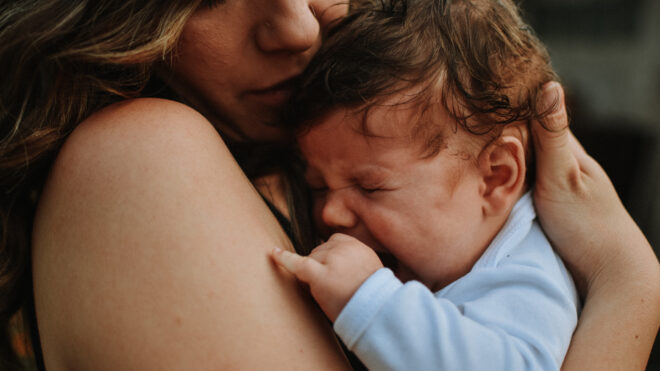 baby-crying-mom