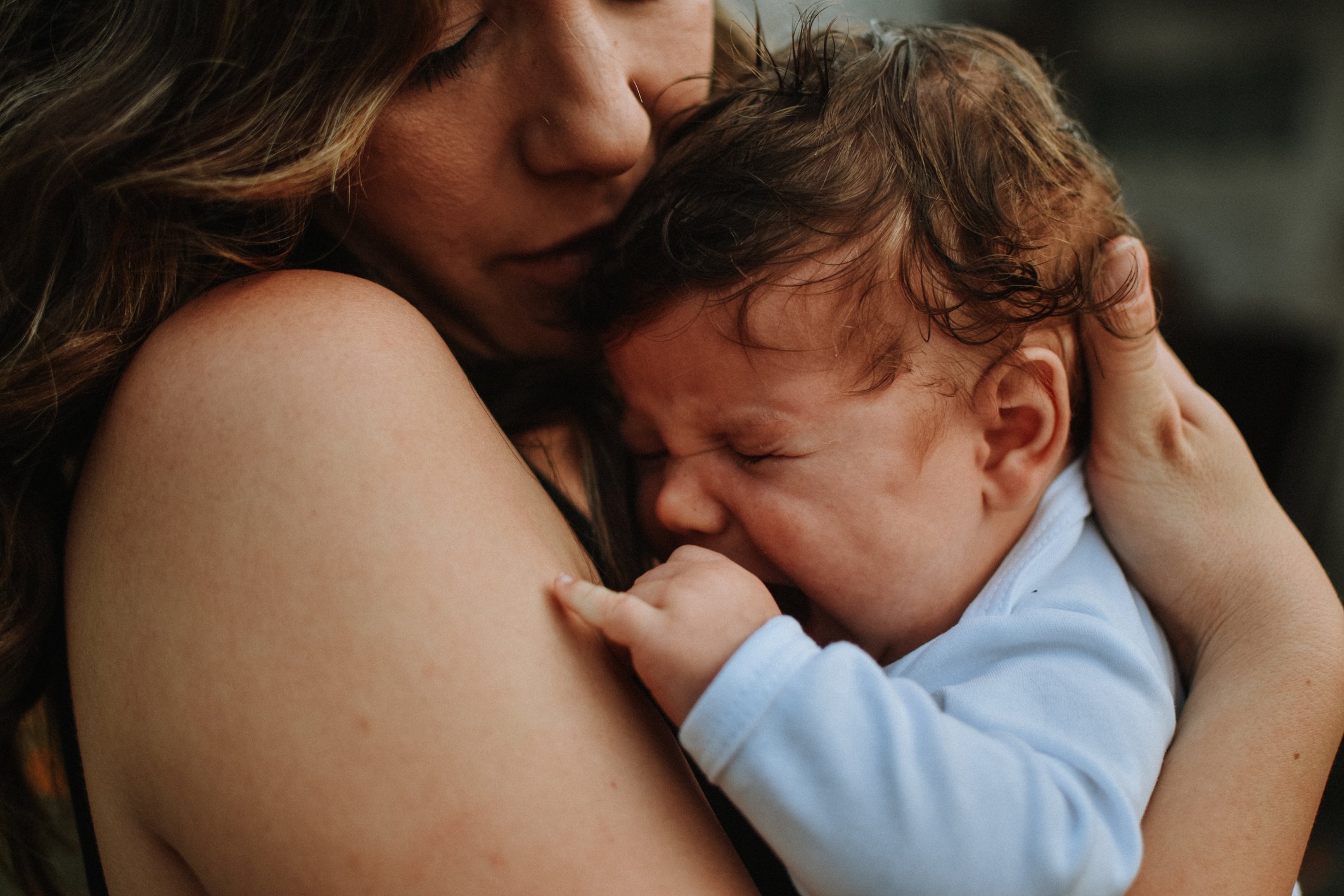 baby-crying-mom