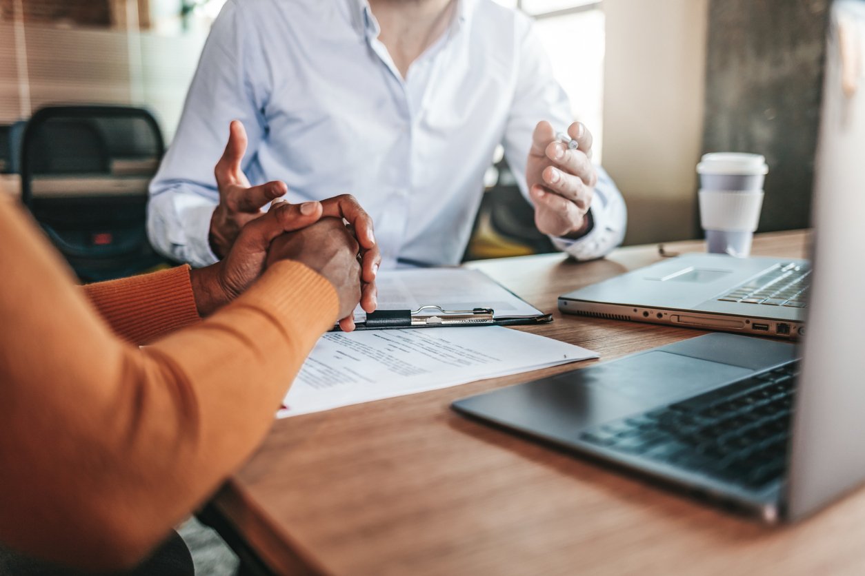 Business startup analyse and plain the of business strategy