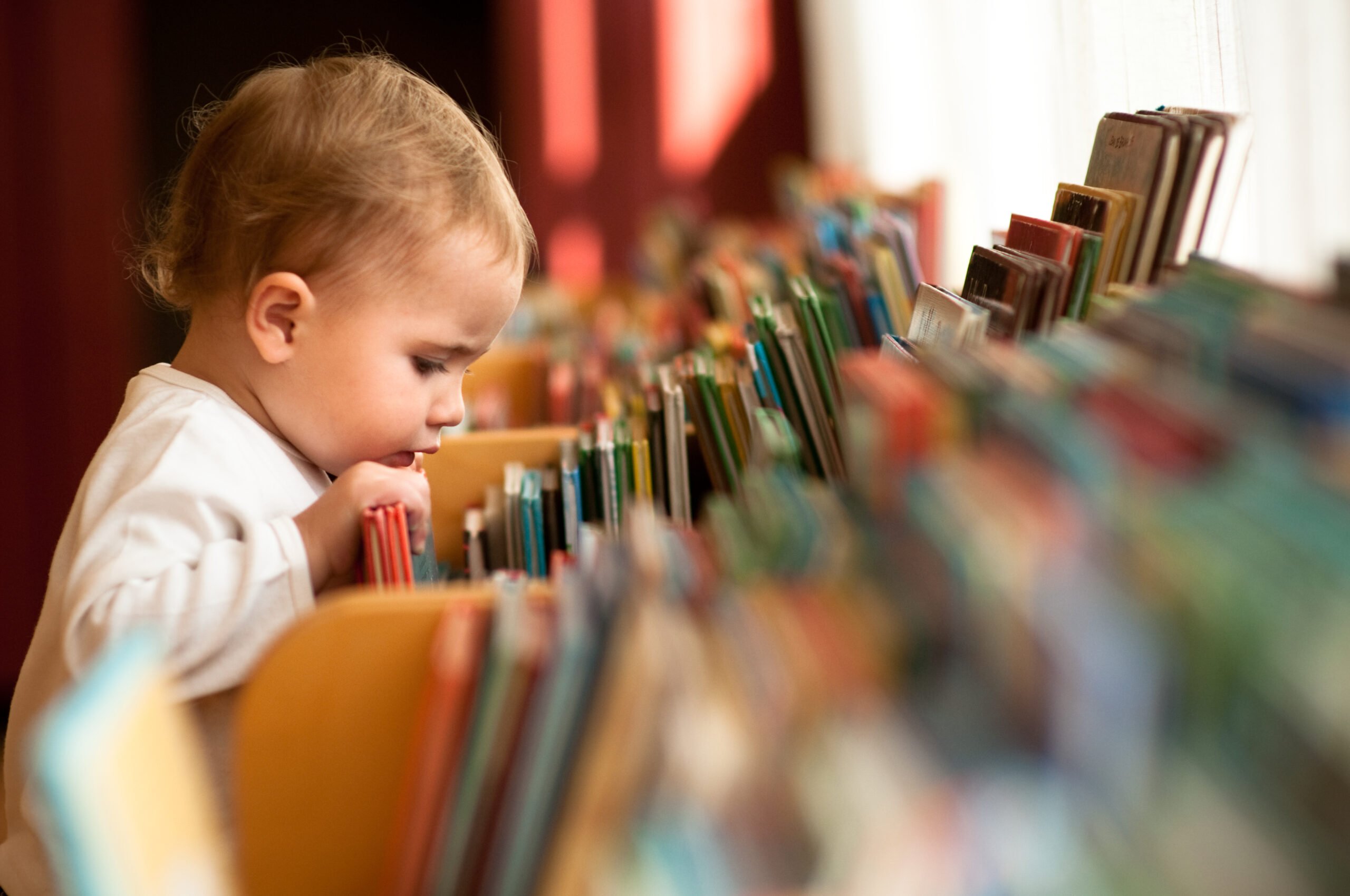 Little girl in library