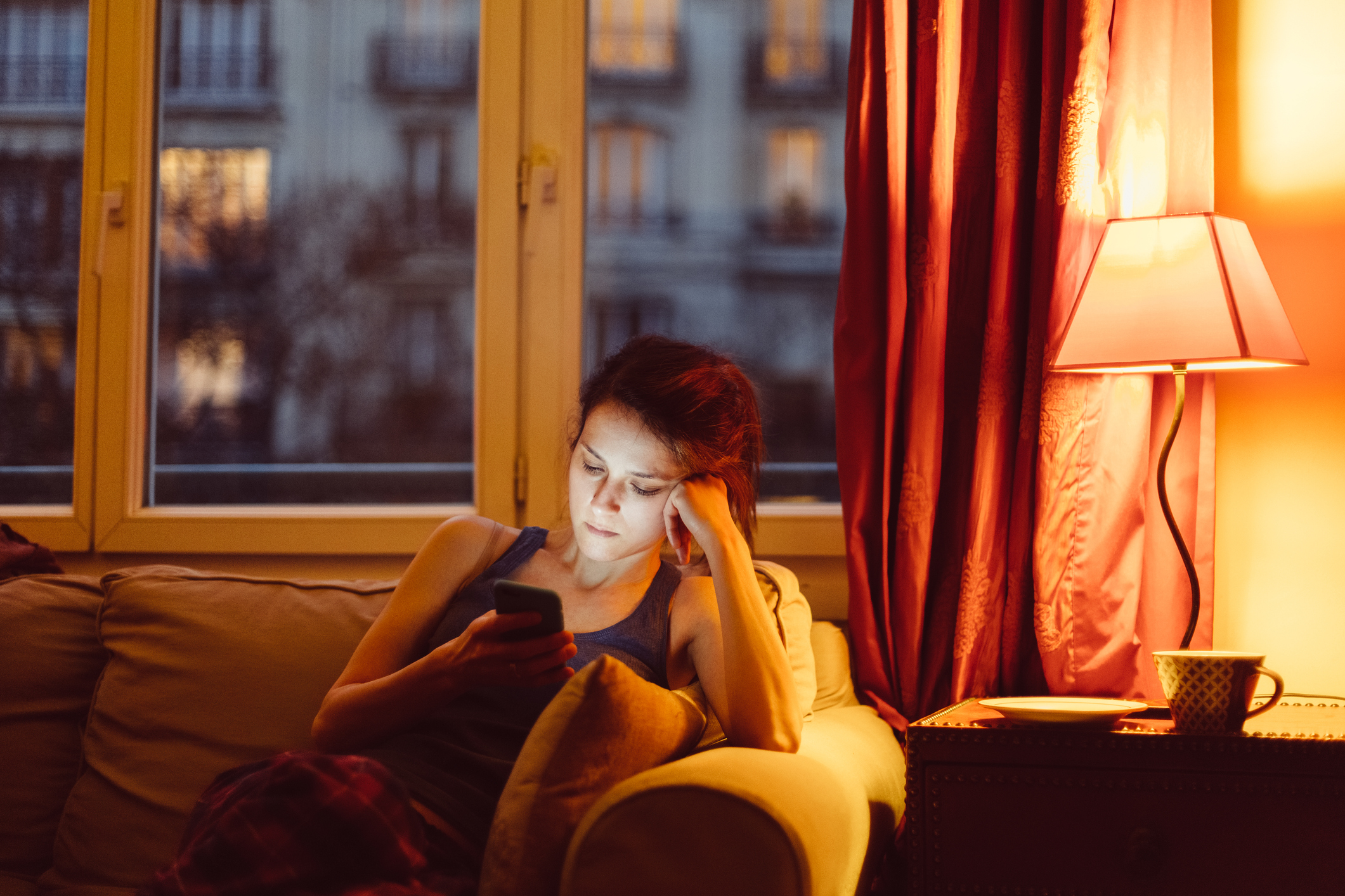 woman-phone-couch